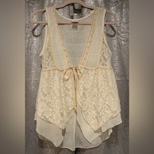 Daytrip Lace vest Size Med